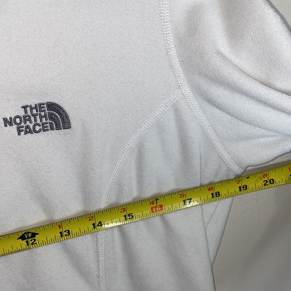 🐚Quarter zip North Face White Pullover! - Picture 5 of 8